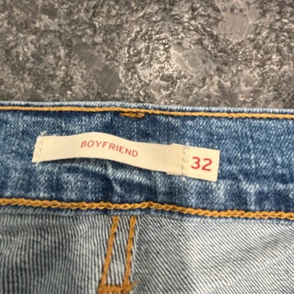 Levi’s Boyfriend fit distressed jeans - Picture 3 of 5
